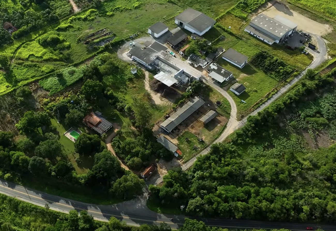Vista aérea da fábrica da UTIPEC em Limoeiro, Pernambuco